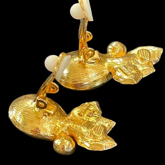 Vintage Avon Clip On Earrings Ruby Red Teardrop Green Enamel Holly Berry - Picture 8 of 13